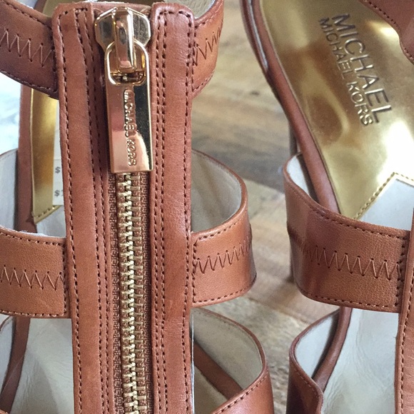 New Listing💋Michael Kors Tan Heels - Picture 5 of 7